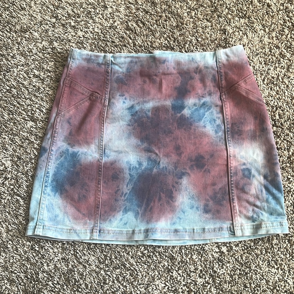 Women’s tie dyed light weight jean skirt.
